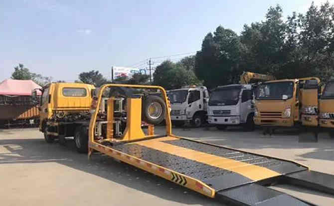 荥经汽车中途维修案例